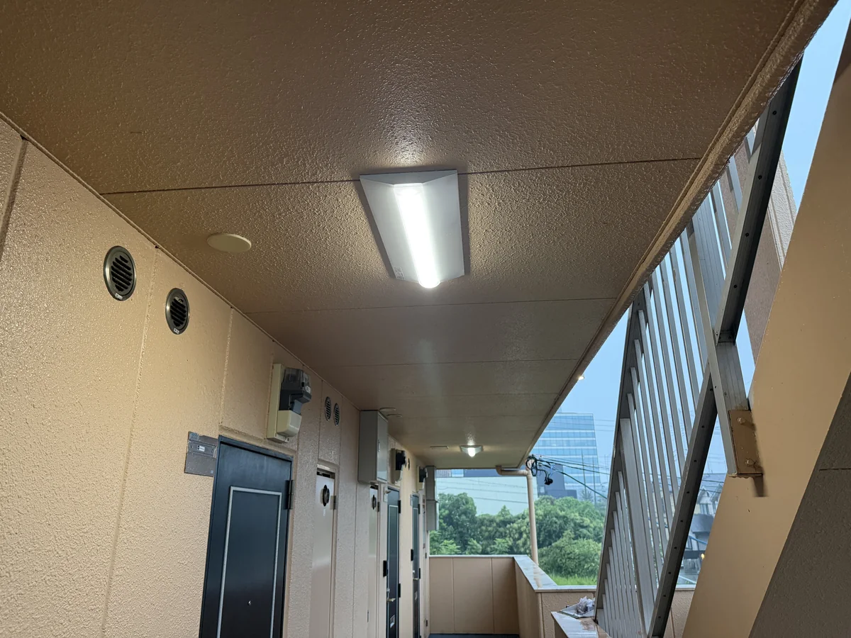 施工後：刈谷市のアパート・共用部の蛍光灯をLED照明へ更新