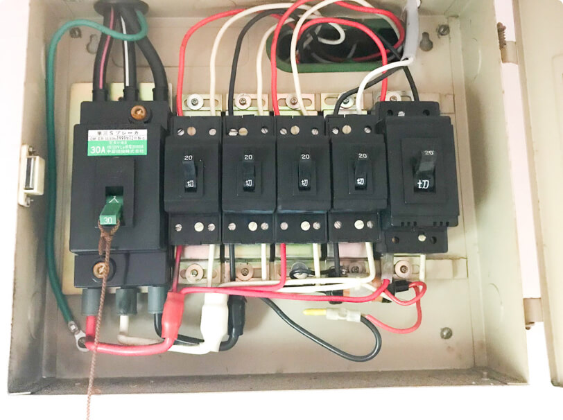 古い分電盤では漏電ブレーカーが設置されていないことがある