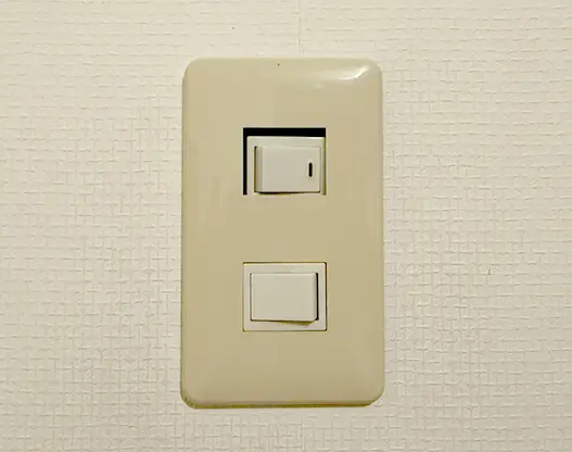 スイッチが破損している電気スイッチ